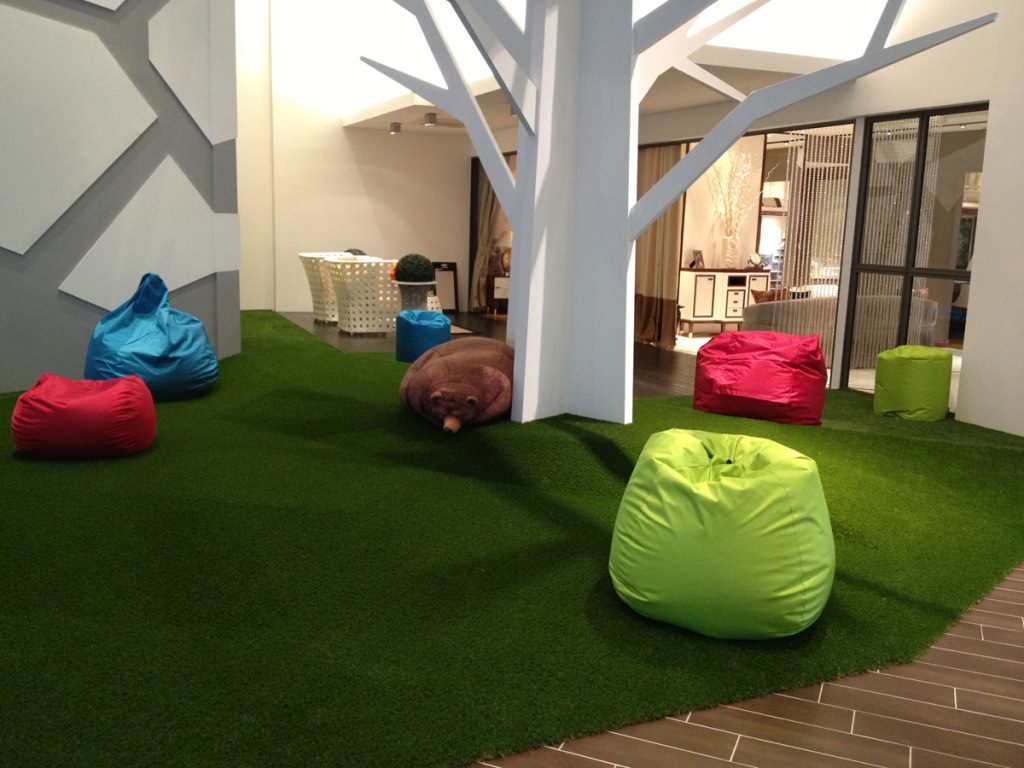 12 Creative Ways to Use Artificial Grass Indoors - Aloro Group